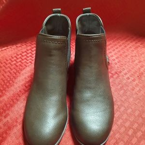 Womens Indigo Dark brown booties size 6.5